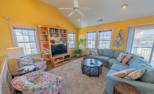 Rodanthe Casa | Seaside 5BR Caribbean Escape near the Rodanthe Pier