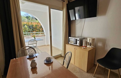 Bravone Apartamento | SEASIDE APARTMENT WITH POOL