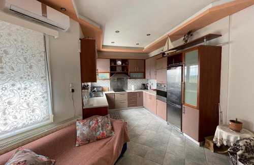 Nea Anchialos Apartamento | Seaside apartment with private garden