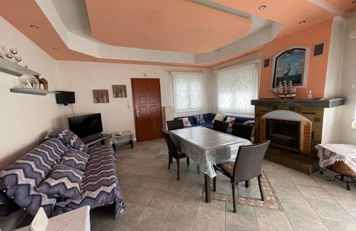 Nea Anchialos Apartamento | Seaside apartment with private garden