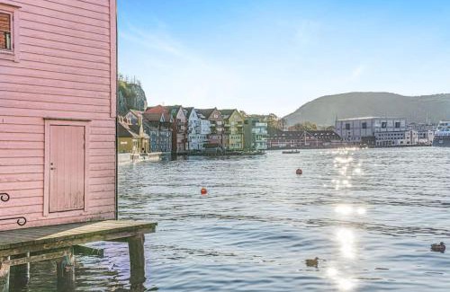 Sandviken Apartamento | Seaside Apt. Catch Crabs from Your Bedroom Window!