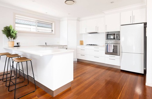 Berkeley Vale Casa | Seaside Bliss: Central Coast Waterfront Haven