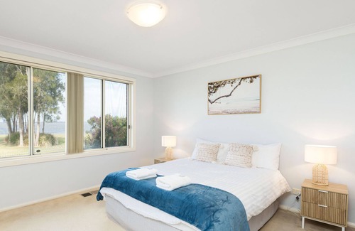 Berkeley Vale Casa | Seaside Bliss: Central Coast Waterfront Haven