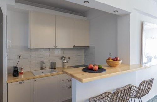 Saronida Apartamento | Seaside Bliss Flat