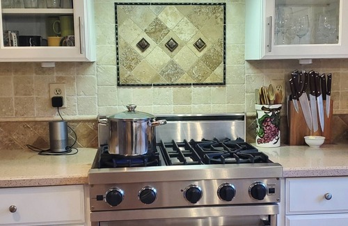Old Towne Casa | Seaside Breeze VIlla walk to beach/ pool and spa