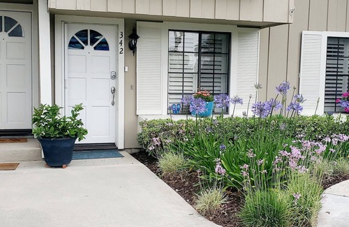 Old Towne Casa | Seaside Breeze VIlla walk to beach/ pool and spa