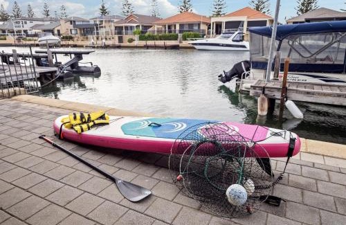Halls Head Casa | Seaside Canal Home-spacious Family Retreat Jetty