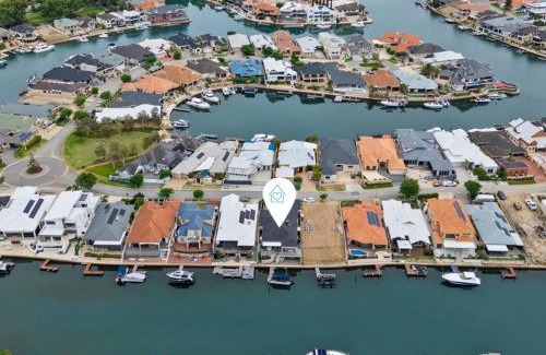 Halls Head Casa | Seaside Canal Home-spacious Family Retreat Jetty