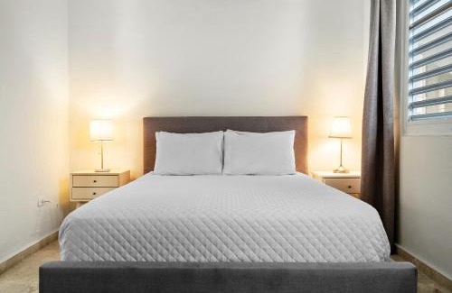 Puerta de Tierra Apartamento | Seaside Caribbean Comfort - Between Beach and City