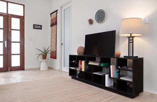 Puerta de Tierra Apartamento | Seaside Caribbean Comfort - Between Beach and City