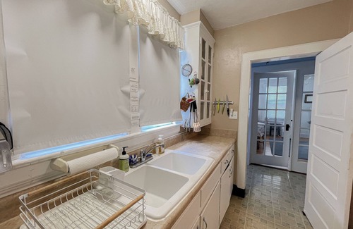 Virginia Beach Cabaña | Seaside Cottage: Perfect for Large Families, Just 20 Yards from the Beach!