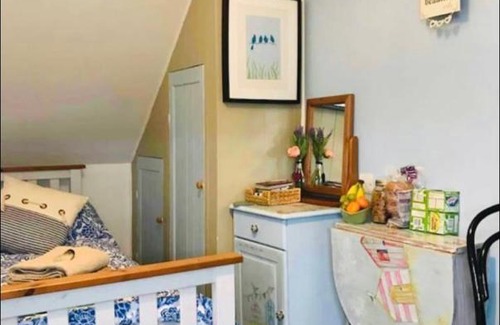 Brixham Casa | Seaside cottage with outside roll top bath!