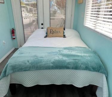 Merritt Island Alquiler De Eote | Seaside Escape A Cozy Houseboat
