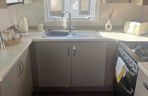 Cayton Bay Cabina | Seaside Escape - Cayton Bay Cabin