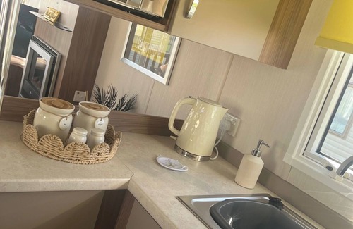 Cayton Bay Cabina | Seaside Escape - Cayton Bay Cabin