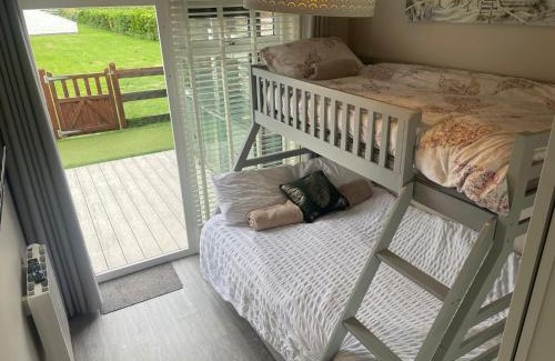 Deganwy Casa | Seaside Escape - Deganwy Beach Cottage - Sea Views & Golf Course Views