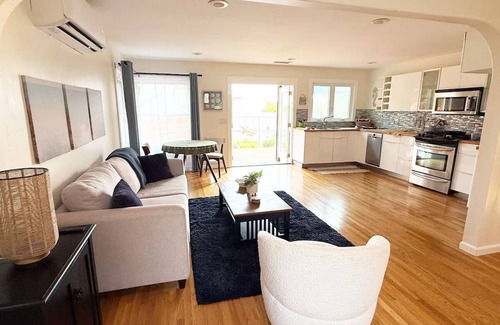 West Mesa Casa | Seaside Escape in amazing SB with Hot Tub - Pet Friendly!