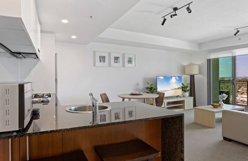 Redcliffe Apartamento | Seaside Escape with Pool, Balcony and Views
