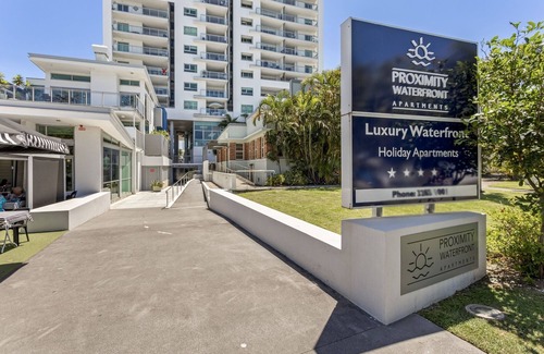Redcliffe Apartamento | Seaside Escape with Pool, Balcony and Views