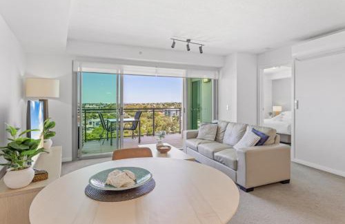 Redcliffe Apartamento | Seaside Escape with Pool, Balcony and Views