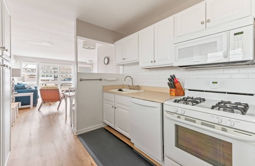 Point Pleasant Beach Casa | Elegante casa de playa con amplias áreas comunes (¡pasos a la playa y al paseo marítimo!)