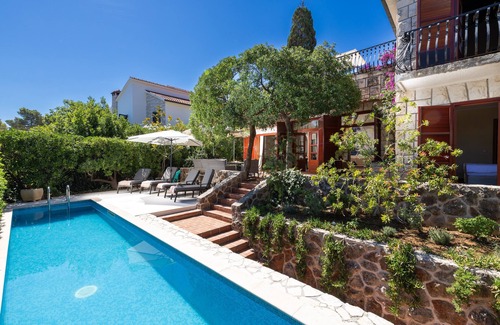 Cove Basina (Jelsa) Casa | Casa familiar con piscina junto al mar Jelsa, Hvar (K-23760)