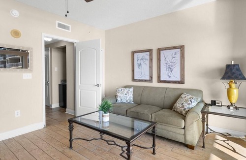 Windy Hill Complejo | Seaside Getaway 1 Bdrm Condo with Spacious Balcony