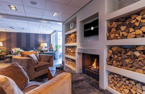 Westkapelle Hotel | Seaside Getaway with Outdoor Pool, Restaurant, Tennis & Kids’ Play Area