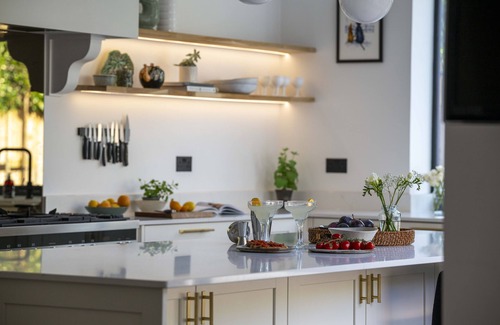 Boscombe Cabaña | Seaside glamour- steps from the beach - Oceans Reach