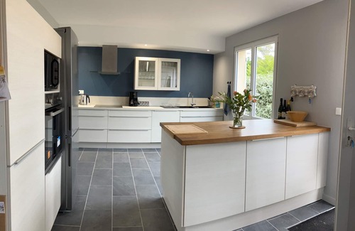 Saint-Germain-sur-Ay Casa | Seaside home, 1 min walk to the sandy beach, jacuzzi and plenty of outdoor space
