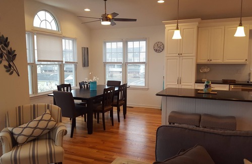 Seaside Heights Apartamento | Unidad superior amistosa de la familia 3 Dormitorios / 2 Baths Sleeps 8 Tranquilo norte Fin de la ciudad