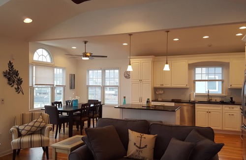Seaside Heights Apartamento | Unidad superior amistosa de la familia 3 Dormitorios / 2 Baths Sleeps 8 Tranquilo norte Fin de la ciudad