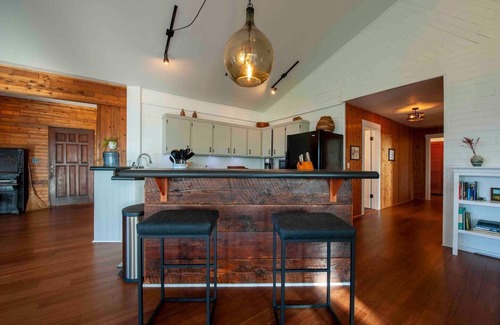 Lummi Island Casa | Seaside Home Hot Tub/Sauna/Pickleball