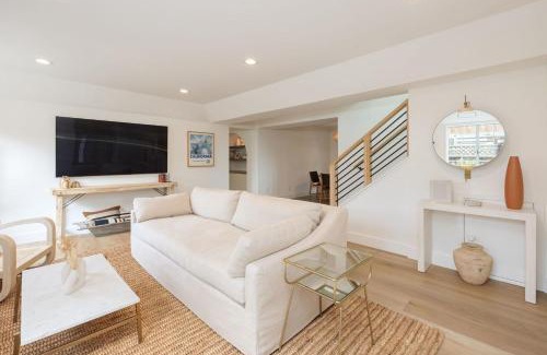 Half Moon Bay Casa | Seaside Home Modern Retreat with Breathtaking Views and Beachside Charm