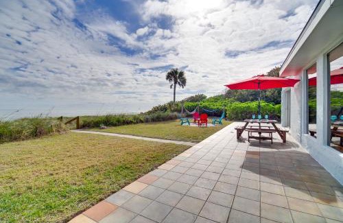 Ocean Park Apartamento | Seaside Home on the Space Coast with Beach Access!