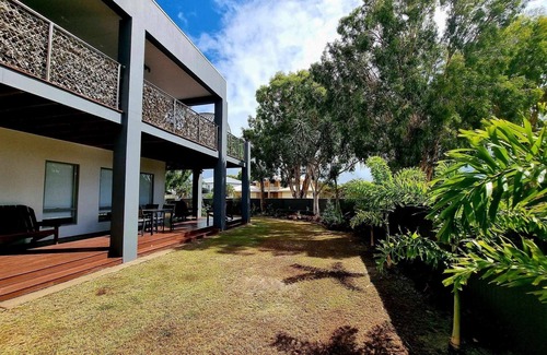 Burrum Heads Casa | Seaside home WIFI , 3 bedroom, 2 bath, aircon , kayaks , bikes , dog friendly.