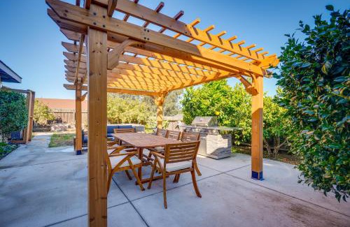 Mescal Corridor NW Casa | Seaside Home with Hot Tub and Patio Close to Beaches!