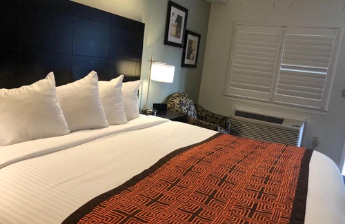 Marina District Hotel | Seaside Inn