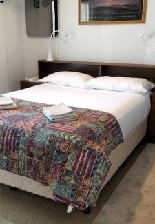 Kingscote Apartamento | Seaside Lodge-Summer deals is now on, book now for backpacker's price with 2 bedrooms-Esplanade and Buller St Kingscote-pay half then other half a week before arrival
