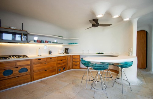 Cocoplum Condominio | Increíble, nueva suite de lujo frente al mar con piscina compartida, acceso a la playa