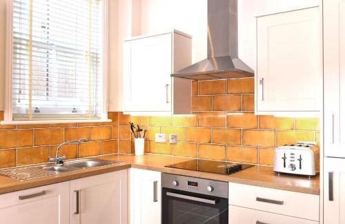 Meads Casa | Seaside Mews - charming 2-bed cottage close to the sea