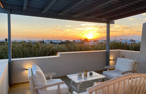 Plaka Villa | Seaside Naxos Villa Dimitra 3 BDR 3. 5 BAÑOS Capacidad 8 @ Plaka Beach