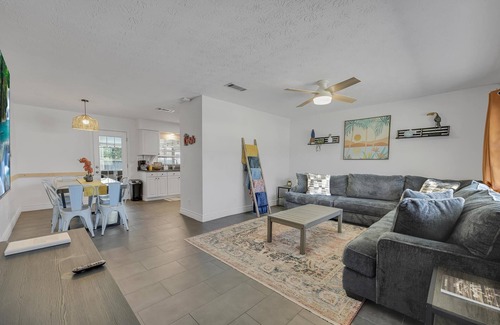 Ponte Vedra Beach Casa | Seaside Paradise: Dive into Luxury with Saltwater Pool, Spa, and Chemical-Free Bliss