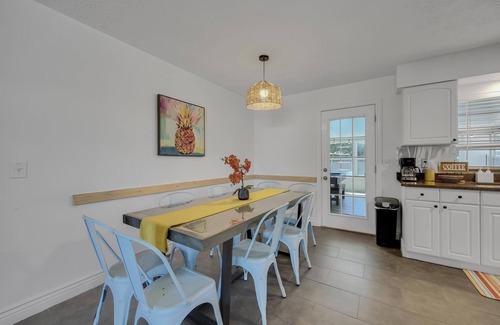 Ponte Vedra Beach Casa | Seaside Paradise: Dive into Luxury with Saltwater Pool, Spa, and Chemical-Free Bliss