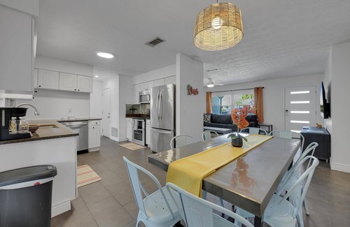 Ponte Vedra Beach Casa | Seaside Paradise: Dive into Luxury with Saltwater Pool, Spa, and Chemical-Free Bliss