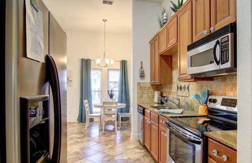 Sand Point Casa | Seaside Paradise - Unidad de la planta baja - 1HAB / 1BA - ¡Cerca de la playa y la piscina!