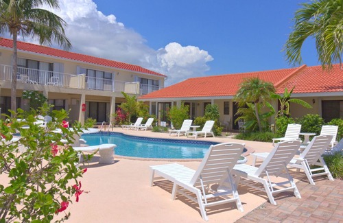 Bahamas Terrace Villa | Seaside/Poolside villa 3 min walk to beach