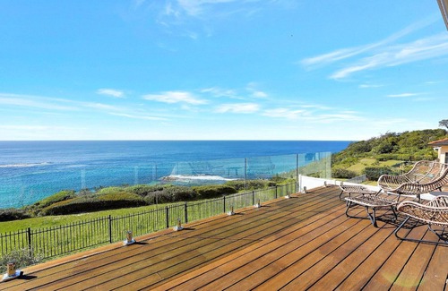 Forresters Beach Casa | Seaside Retreat - Spectacular Ocean Views