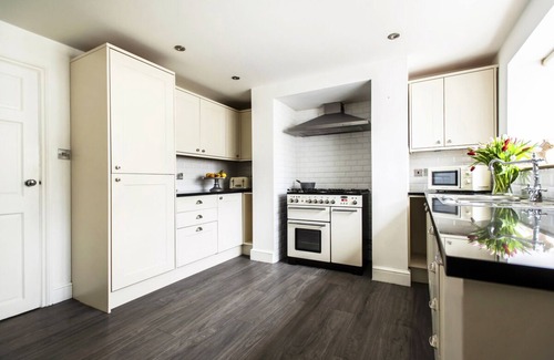 Bognor Regis Villa | Seaside Retreat - Cinco Habitaciones Villa, Capacidad 12