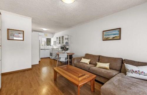 Hove Apartamento | Seaside Retreat Steps from Hove Beach